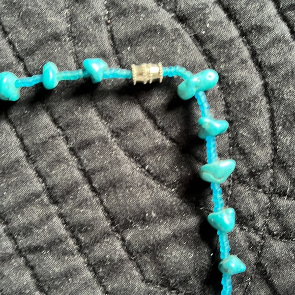 Turquoise coloured necklace - Picture 2 of 2